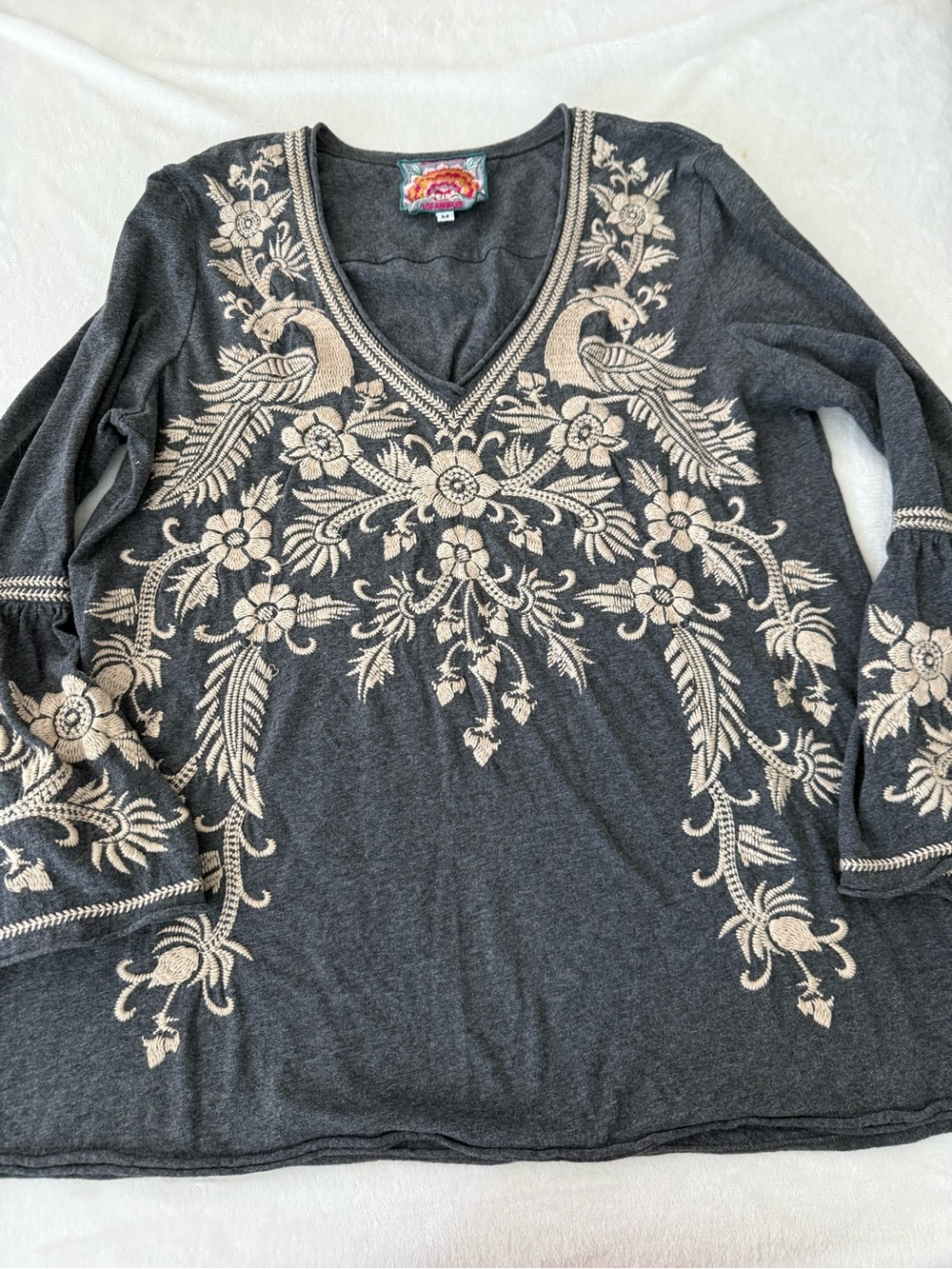 Johnny Was V-Neck Top Gray Cream Bird Embroidery Bell Sleeves Medium D75